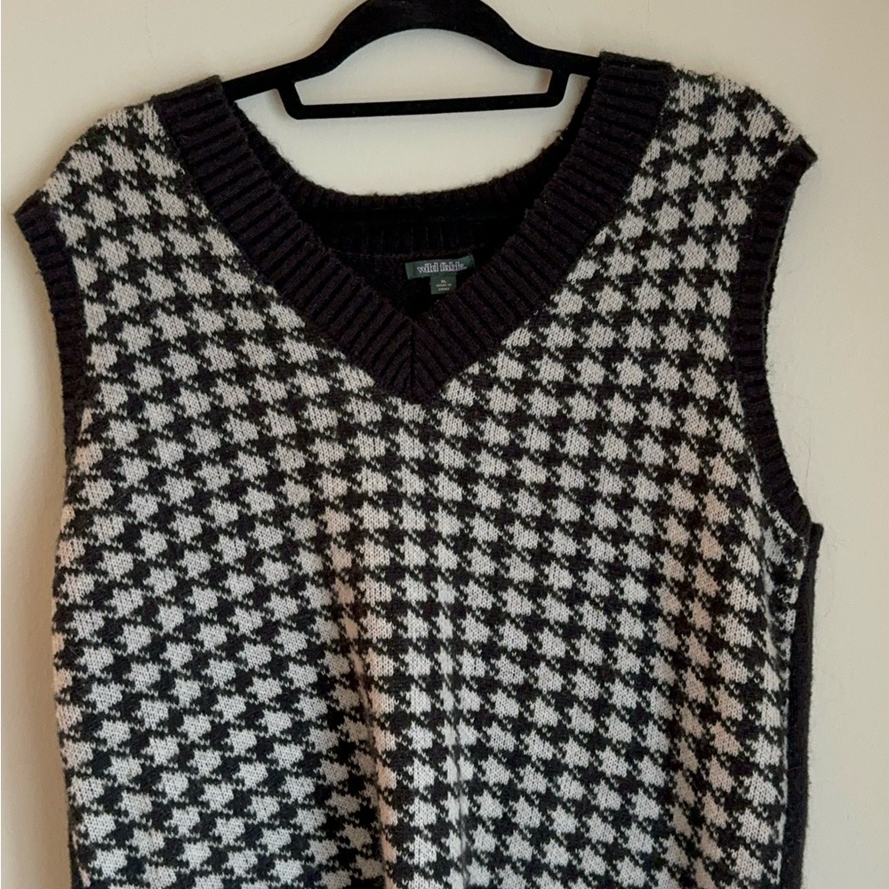 Wild Fable Black and White Houndstooth Sweater Vest